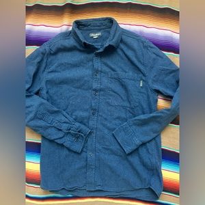 Eddie Bauer mens long sleeve blue button down shirt medium